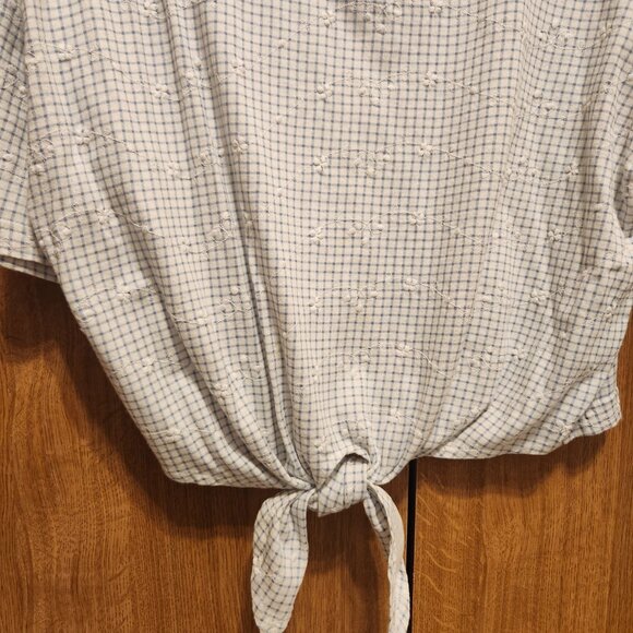 Women's Tie at Waist T-Shirt with Daisy's - Picture 2 of 4